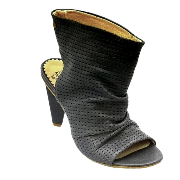 Fly London Shoes - NEW IN BOX Fly London Indigo Iwo Toe Dark Grey Leather Ankle Boot 40